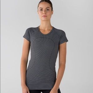 Lululemon Swiftly Tech SS Crew Stripe Size 10